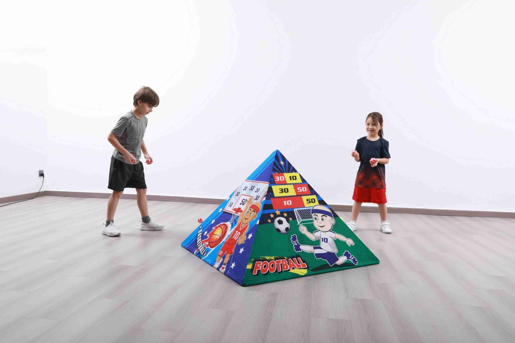 Pyramid Throwing Set