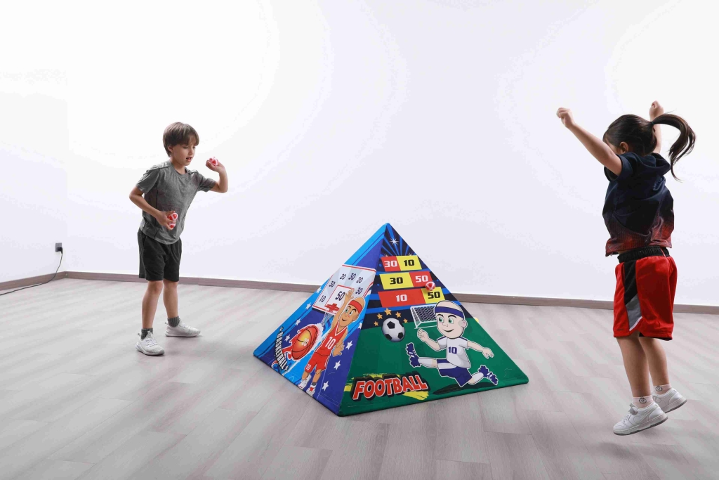 Pyramid Throwing Set - Throwing and catching - 4